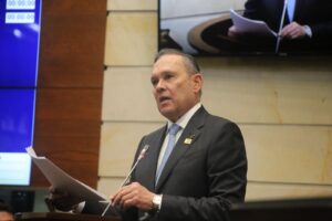 Efraín Cepeda, nuevo presidente del Senado anuncia garantías para todos los partidos políticos