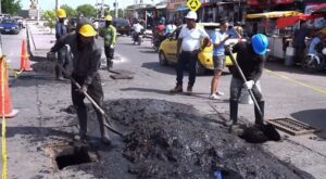 Mantenimiento y reposición de rejillas de alcantarillado en zonas críticas de Riohacha