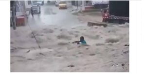 arrastrado por lluvias