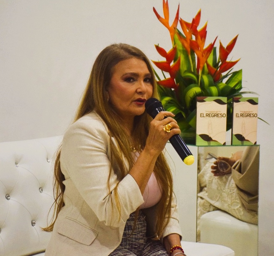 Jackelin Olivero Álvarez presenta su primera novela El Regreso (1)