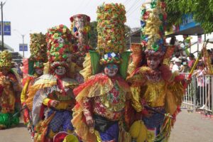 El Torito Ribeño saluda a sus ancestros antes de bailar en Carnaval (1)