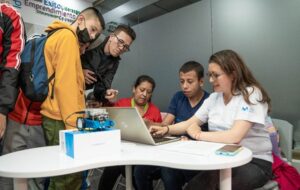 Convocatoria de becas para la Escuela de Robótica Inclusiva 2025