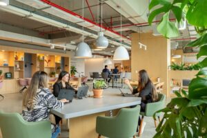 Trabajo híbrido una apuesta estratégica que impulsa el crecimiento empresarial en Colombia y el mundo