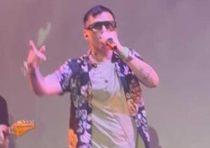 cantante de los de adentro
