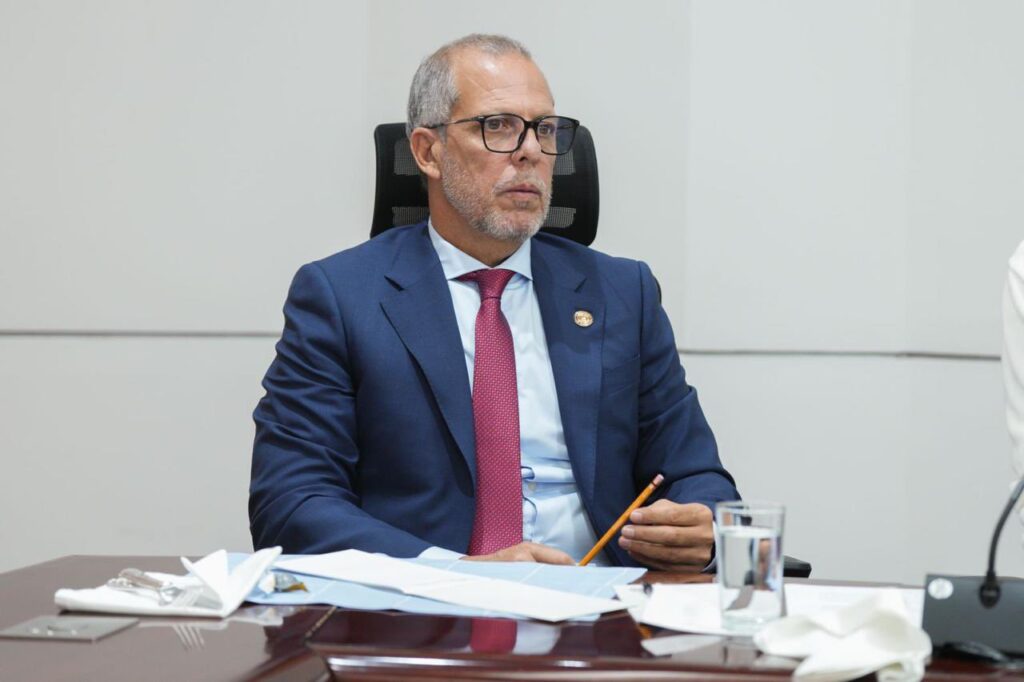 Procuraduría suspende provisionalmente a Alfredo Saade por el tema de los pasaportes