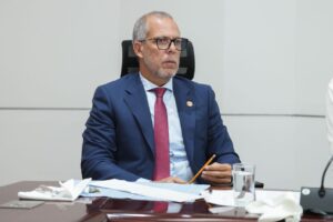 Procuraduría suspende provisionalmente a Alfredo Saade por el tema de los pasaportes