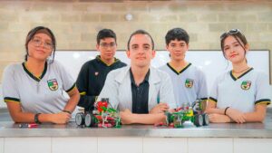 estudiantes-transforman-su-forma-de-aprender-en-Centros-1280