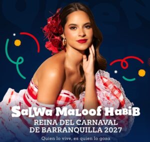 Una joven mujer sonríe y posa con un vestido de cuadros rojos y blancos y flores rojas en el pelo. El texto de la imagen dice: Salwa Maloof Habib. Reina del Carnaval de Barranquilla 2027. Quien lo vive, es quien lo goza. Al final están los logotipos de Barranquilla y Carnaval de Barranquilla.