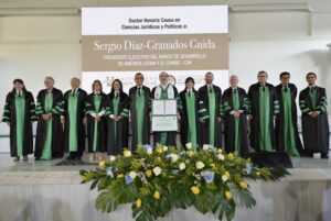 Honoris causa en unisimón