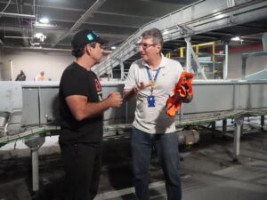 1A. Alcalde en aeropuerto (2) (1)